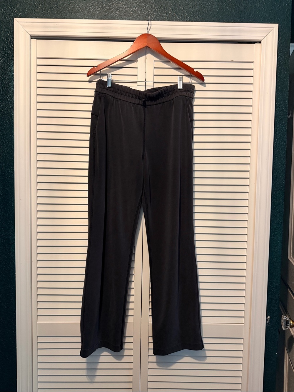 lululemon athletica Black Cropped Half-Zip & Wide-Leg Pants Set— Softstreme - Picture 9 of 13